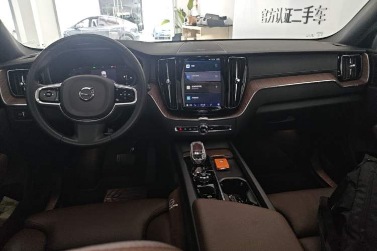 Used Volvo XC60 2022 B5 4x4 Zhiya Luxury Edition Center Console