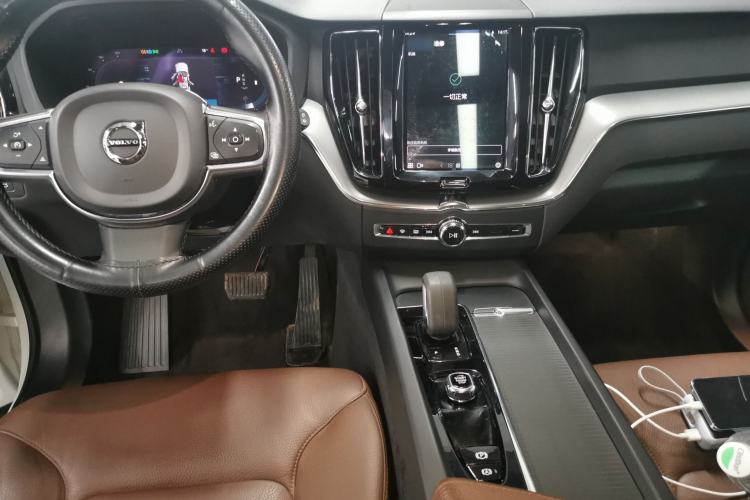 Used Volvo XC60 2022 B5 4x4 Zhiyi Luxury Edition Center Console