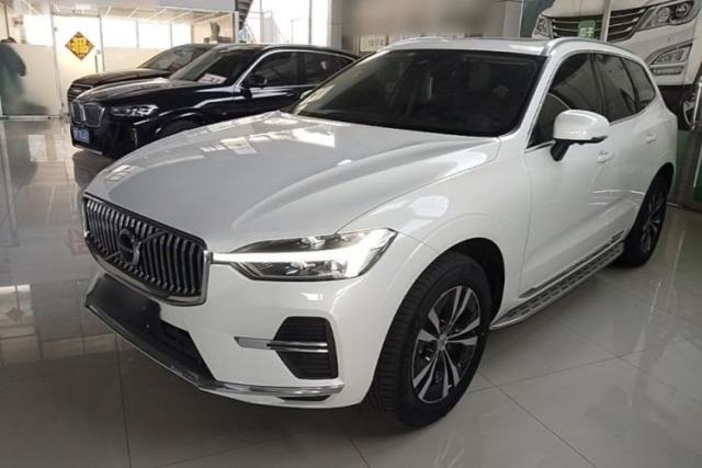 Używany Volvo XC60 2022 B5 4x4 Zhiyi Luxury Edition