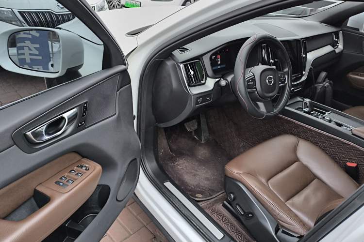 Used Volvo XC60 2022 B5 4x4 Zhiyi Luxury Edition Driver Seat