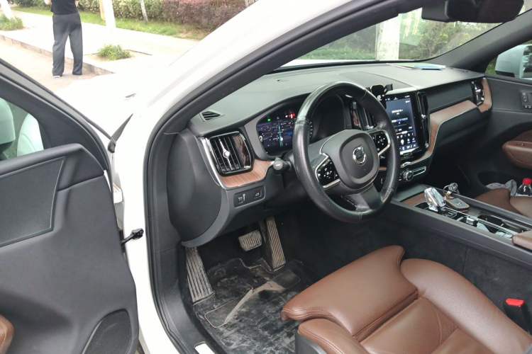 Used Volvo XC60 2022 B5 4x4 Smart Luxury Edition Driver Seat