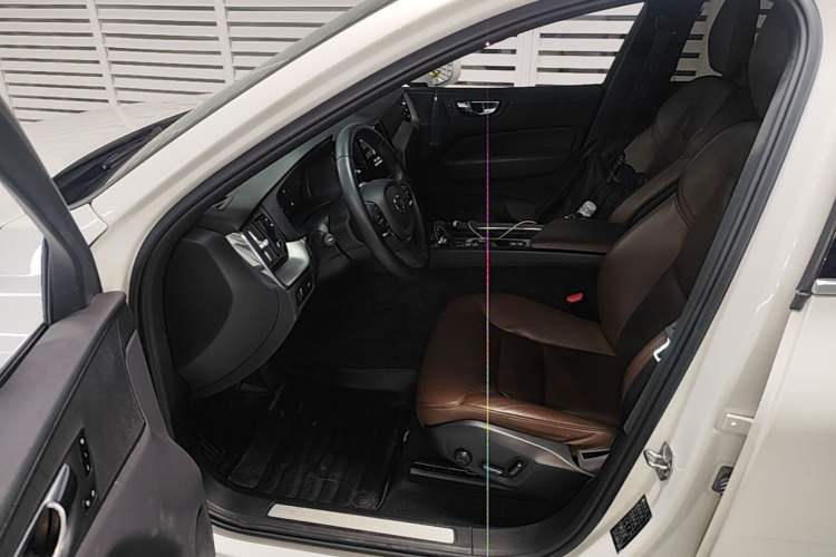 Used Volvo XC60 2022 B5 4x4 Zhiyi Luxury Edition Driver Seat