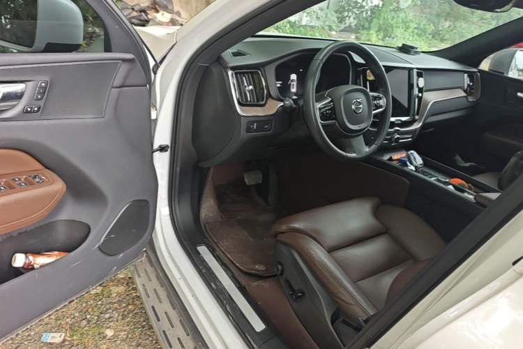 Used Volvo XC60 2022 B5 4x4 Smart Luxury Edition Driver Seat