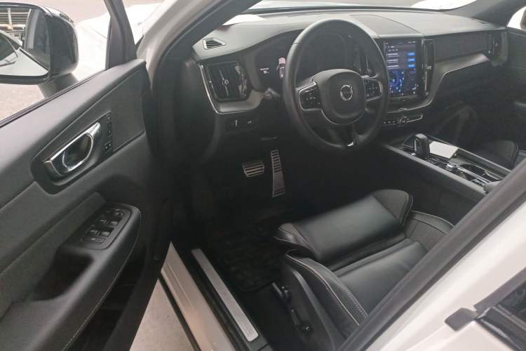 Used Volvo XC60 2022 B5 4x4 Smart & Advanced Sport Edition Driver Seat