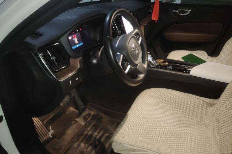 Used Volvo XC60 2022 B5 4x4 Smart Luxury Edition Driver Seat