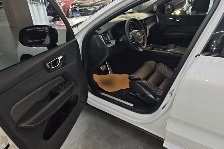 Used Volvo XC60 2022 B5 4x4 Smart & Advanced Sport Edition Driver Seat