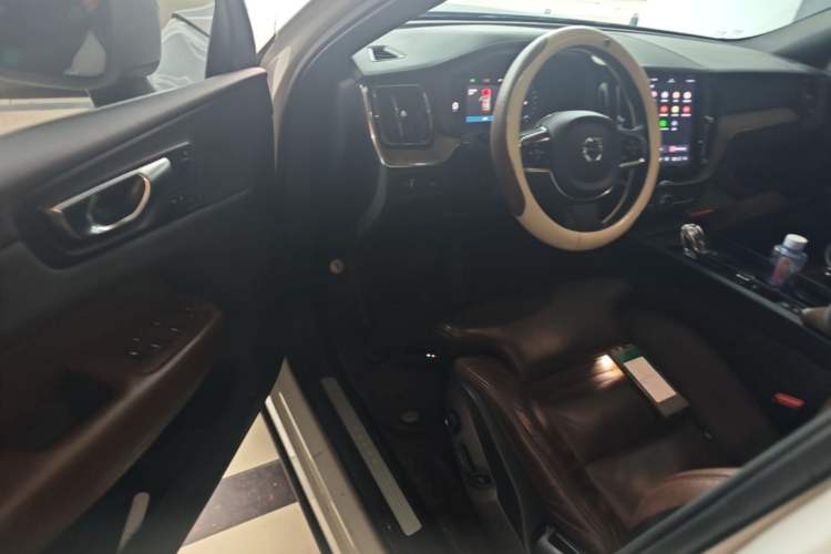 Used Volvo XC60 2022 B5 4x4 Smart Luxury Edition Driver Seat