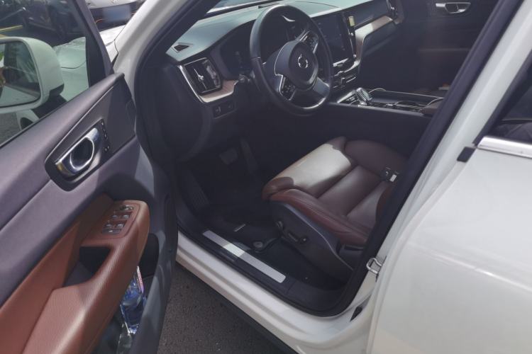 Used Volvo XC60 2022 B5 4x4 Smart Luxury Edition Driver Seat