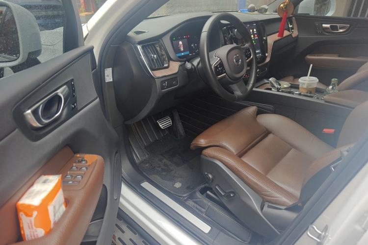 Used Volvo XC60 2022 B5 4x4 Smart Luxury Edition Driver Seat