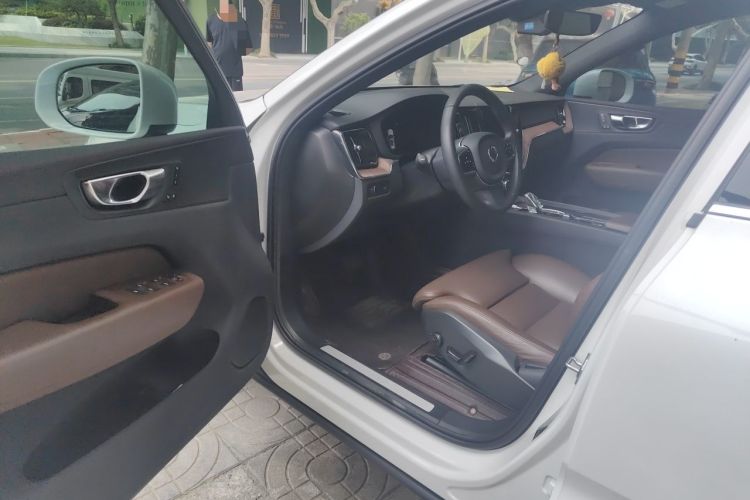 Used Volvo XC60 2022 B5 4x4 Smart Luxury Edition Driver Seat