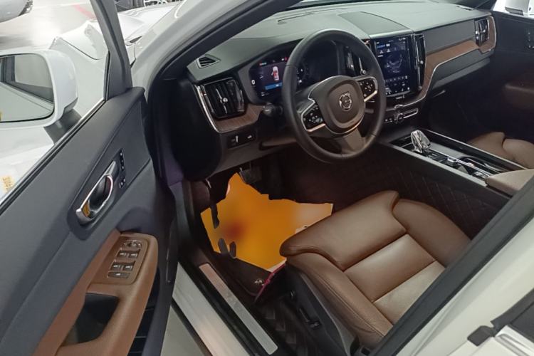 Used Volvo XC60 2022 B5 4x4 Smart Luxury Edition Driver Seat