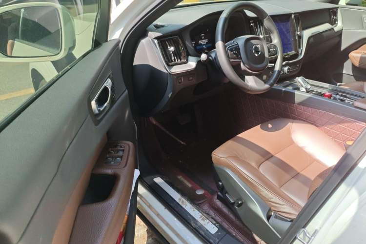 Used Volvo XC60 2022 B5 4x4 Zhiyi Luxury Edition Driver Seat