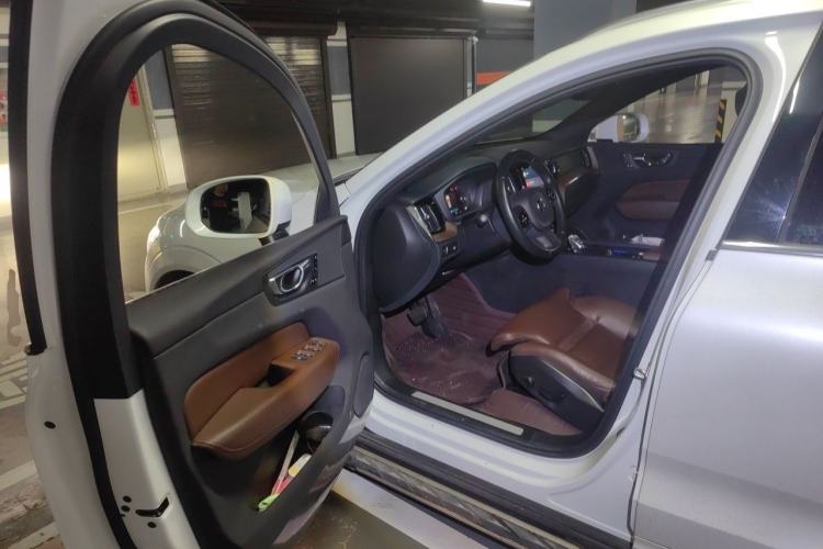 Used Volvo XC60 2022 B5 4x4 Smart Luxury Edition Driver Seat