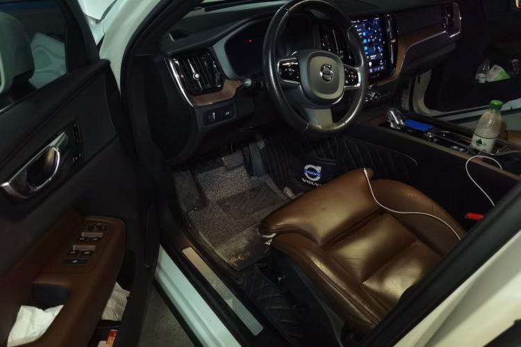 Used Volvo XC60 2022 B5 4x4 Smart Luxury Edition Driver Seat