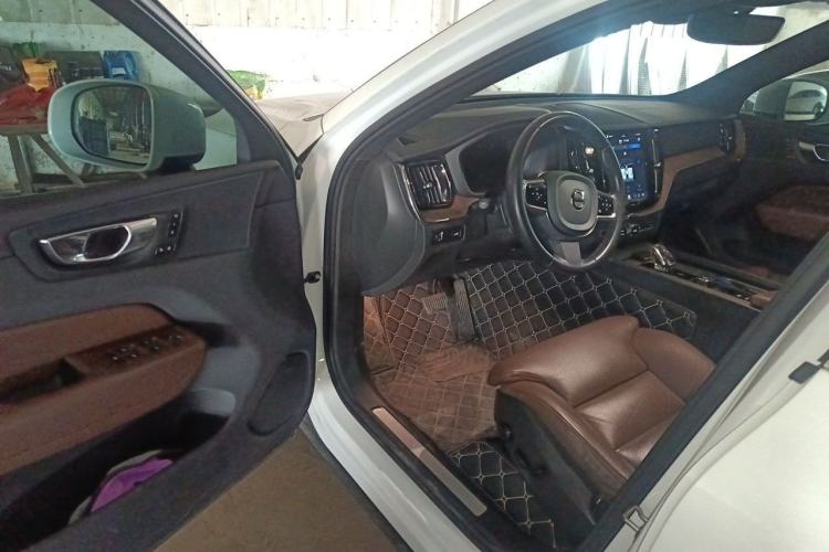Used Volvo XC60 2022 B5 4x4 Smart Luxury Edition Driver Seat