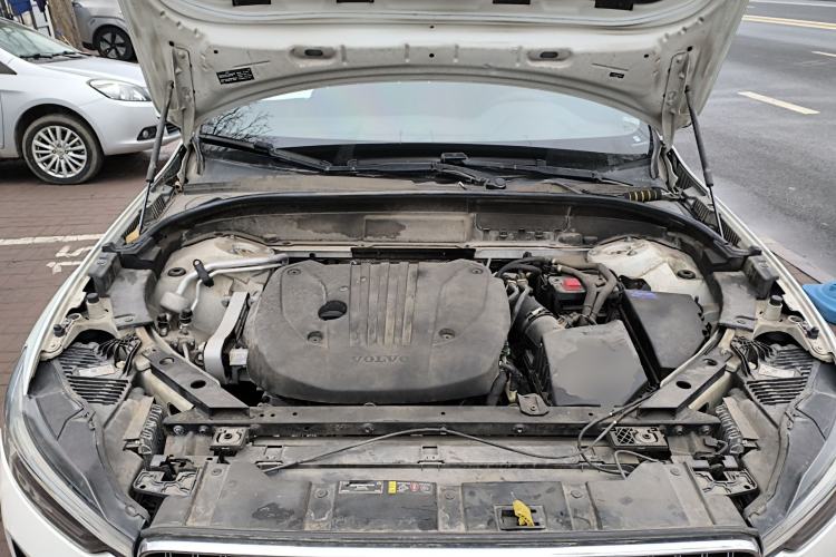 Used Volvo XC60 2022 B5 4x4 Zhiyi Luxury Edition Engine Bay