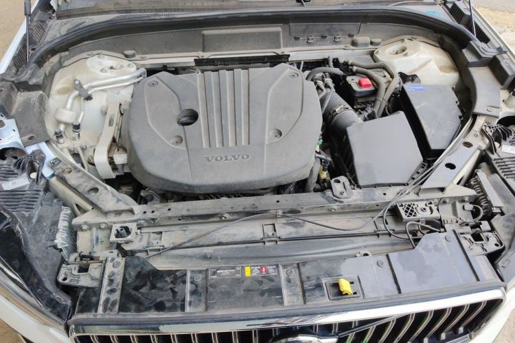 Used Volvo XC60 2022 B5 4x4 Zhiyi Luxury Edition Engine Bay
