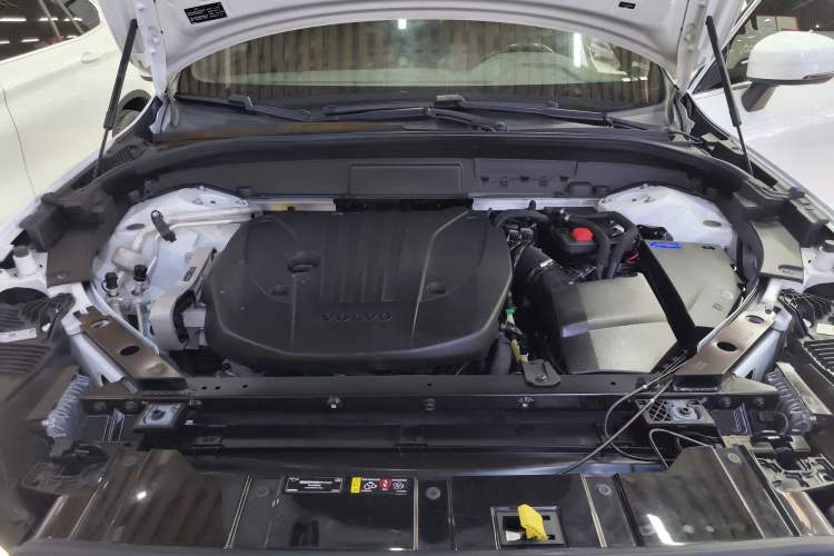 Used Volvo XC60 2022 B5 4x4 Smart Luxury Edition Engine Bay