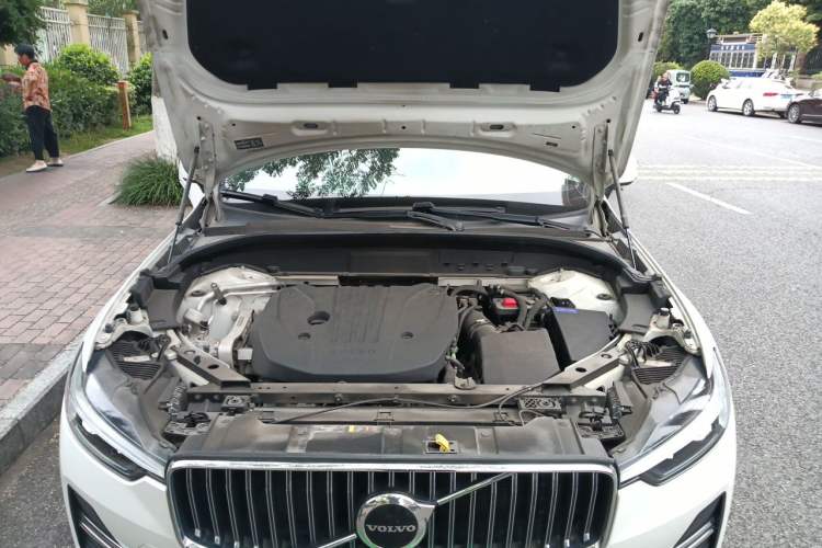 Used Volvo XC60 2022 B5 4x4 Smart Luxury Edition Engine Bay