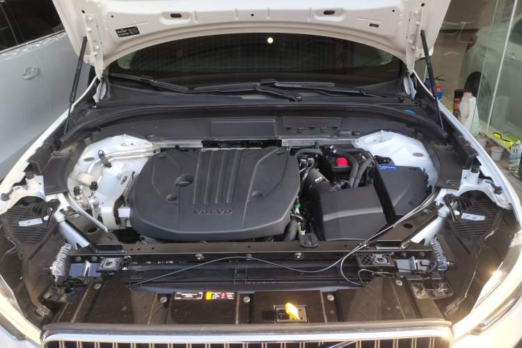 Used Volvo XC60 2022 B5 4x4 Zhiyi Luxury Edition Engine Bay