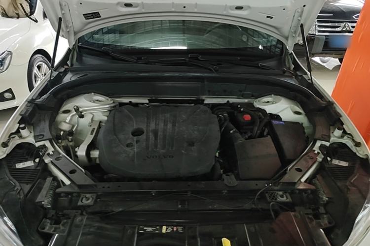 Used Volvo XC60 2022 B5 4x4 Smart Luxury Edition Engine Bay