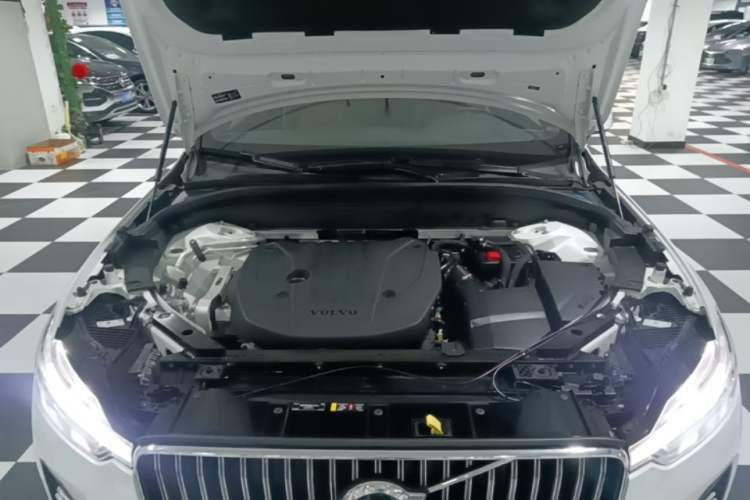 Used Volvo XC60 2022 B5 4x4 Zhiyi Luxury Edition Engine Bay