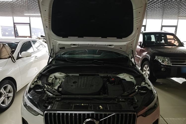 Used Volvo XC60 2022 B5 4x4 Smart Luxury Edition Engine Bay