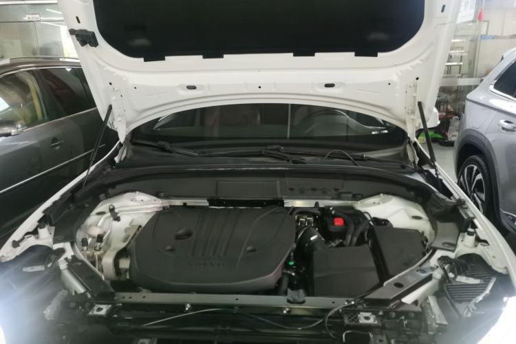 Used Volvo XC60 2022 B5 4x4 Zhiyi Luxury Edition Engine Bay