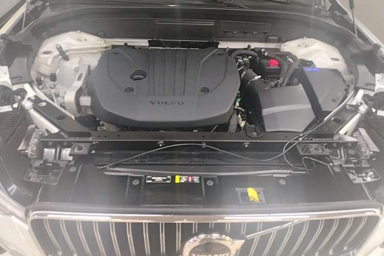 Used Volvo XC60 2022 B5 4x4 Zhiyi Luxury Edition Engine Bay