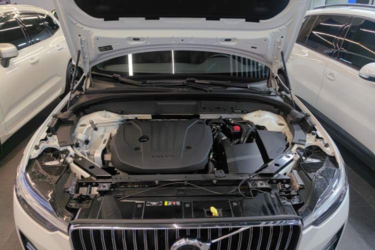 Used Volvo XC60 2022 B5 4x4 Smart Luxury Edition Engine Bay