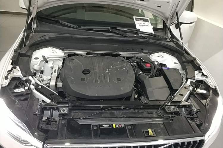 Used Volvo XC60 2022 B5 4x4 Smart Luxury Edition Engine Bay