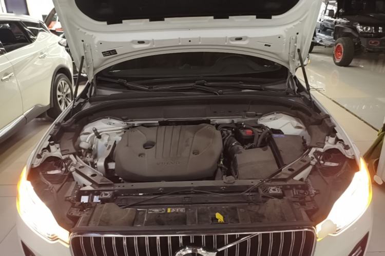 Used Volvo XC60 2022 B5 4x4 Zhiyi Luxury Edition Engine Bay
