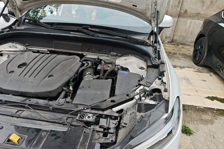 Used Volvo XC60 2022 B5 4x4 Zhiyi Luxury Edition Engine Bay Left