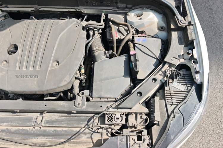 Used Volvo XC60 2022 B5 4x4 Smart Luxury Edition Engine Bay Left