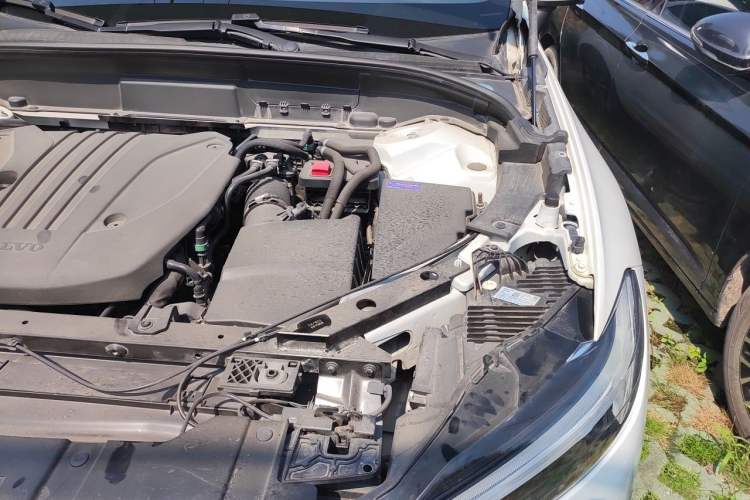 Used Volvo XC60 2022 B5 4x4 Zhiyi Luxury Edition Engine Bay Left