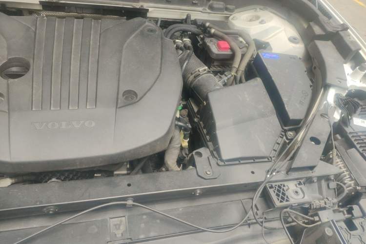 Used Volvo XC60 2022 B5 4x4 Zhiyi Luxury Edition Engine Bay Left
