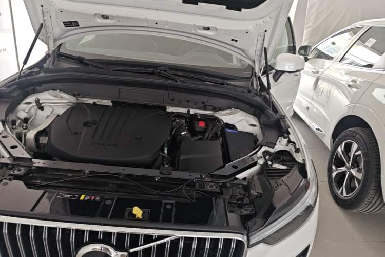Used Volvo XC60 2022 B5 4x4 Zhiya Luxury Edition Engine Bay Left