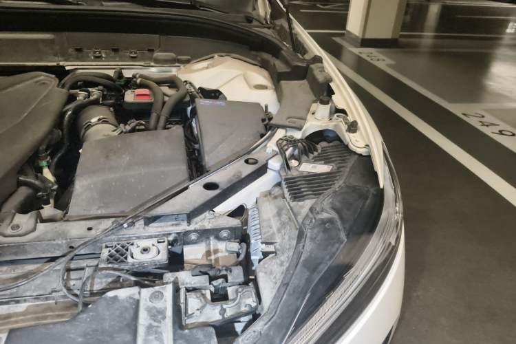 Used Volvo XC60 2022 B5 4x4 Smart Luxury Edition Engine Bay Left