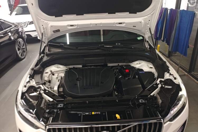 Used Volvo XC60 2022 B5 4x4 Smart Luxury Edition Engine Bay