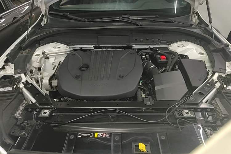 Used Volvo XC60 2022 B5 4x4 Zhiyi Luxury Edition Engine Bay