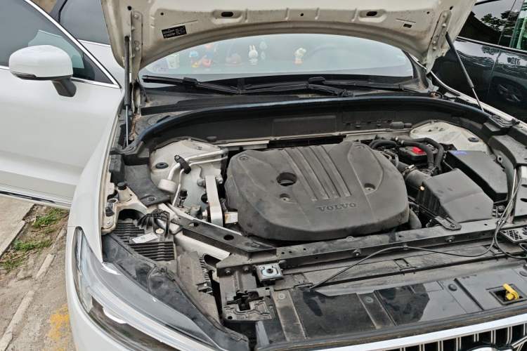 Used Volvo XC60 2022 B5 4x4 Zhiyi Luxury Edition Engine Bay Right