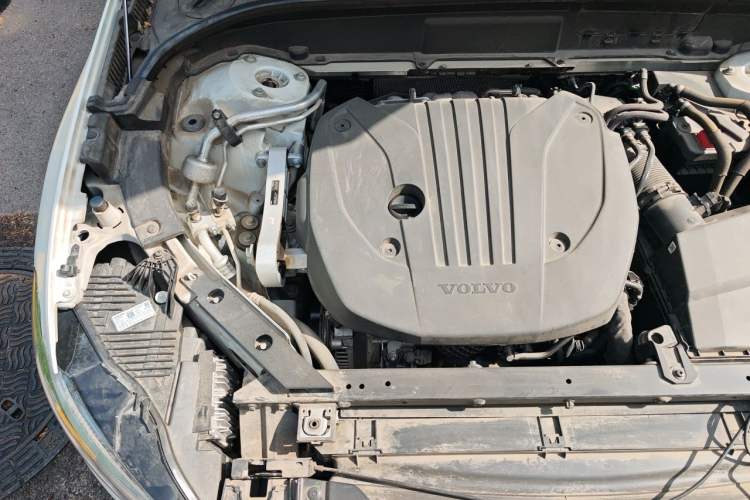 Used Volvo XC60 2022 B5 4x4 Smart Luxury Edition Engine Bay Right