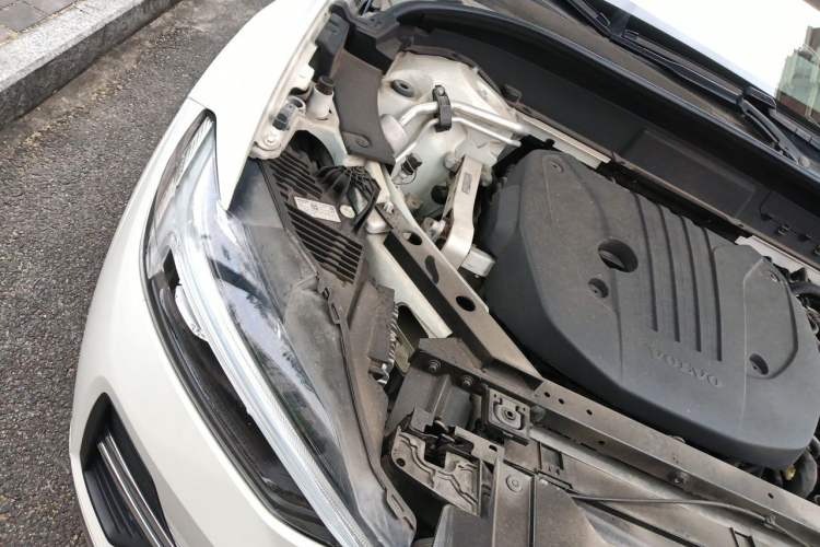 Used Volvo XC60 2022 B5 4x4 Smart Luxury Edition Engine Bay Right