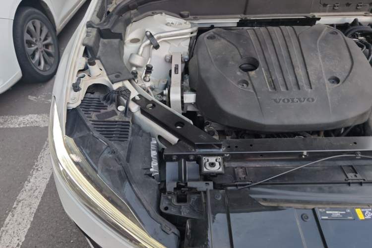 Used Volvo XC60 2022 B5 4x4 Zhiyi Luxury Edition Engine Bay Right