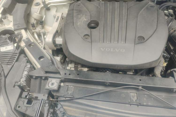 Used Volvo XC60 2022 B5 4x4 Zhiyi Luxury Edition Engine Bay Right