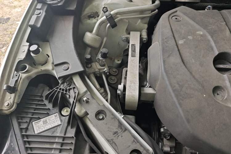 Used Volvo XC60 2022 B5 4x4 Smart Luxury Edition Engine Bay Right