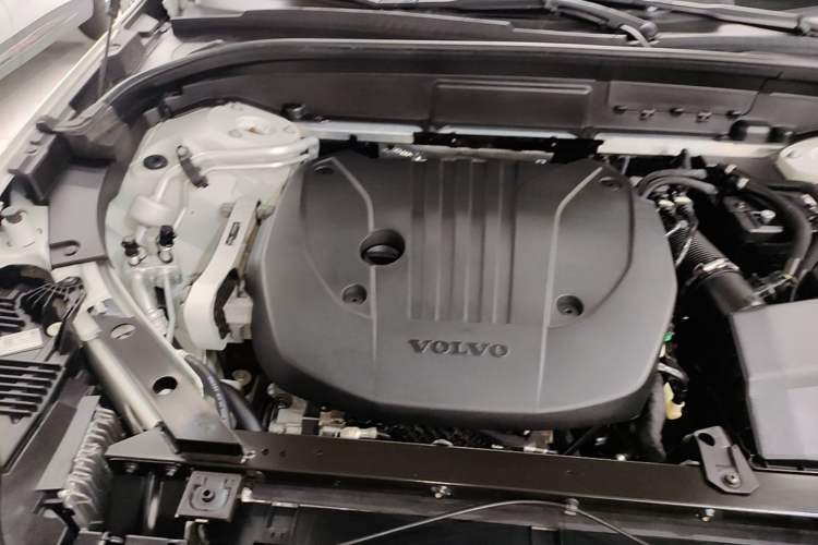 Used Volvo XC60 2022 B5 4x4 Smart & Advanced Sport Edition Engine Bay Right