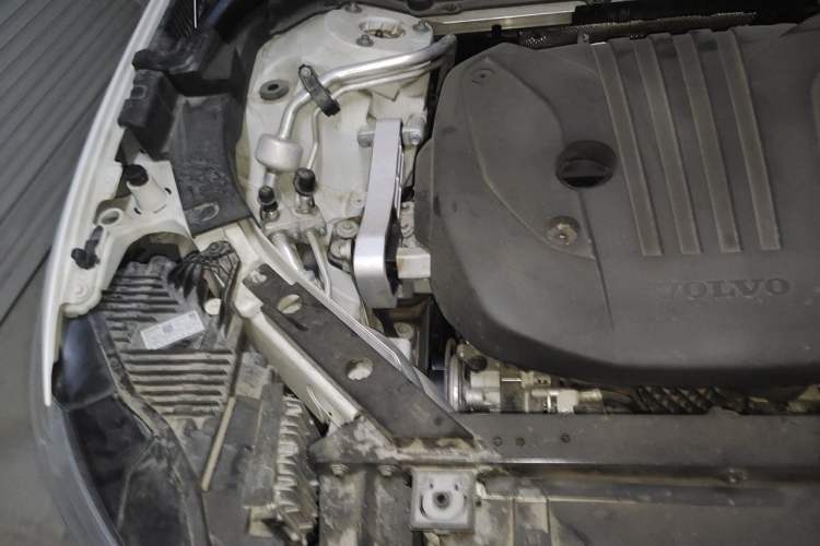 Used Volvo XC60 2022 B5 4x4 Smart Luxury Edition Engine Bay Right