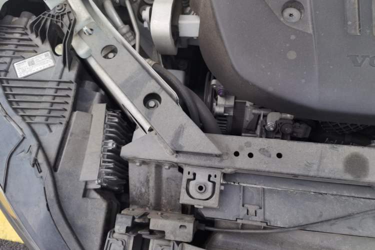 Used Volvo XC60 2022 B5 4x4 Smart Luxury Edition Engine Bay Right