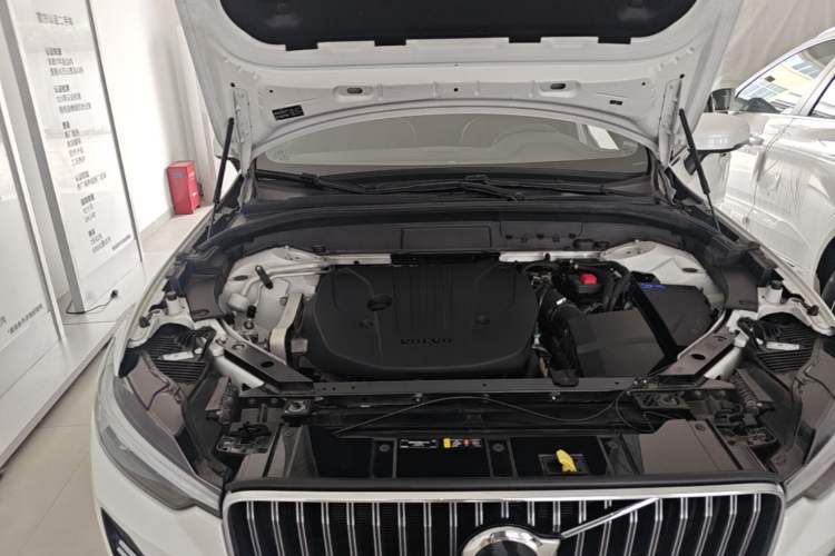 Used Volvo XC60 2022 B5 4x4 Zhiya Luxury Edition Engine Bay Right
